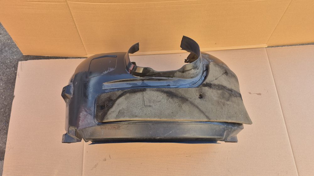 Nadkole przednie prawe Ford Focus AM51R16115B