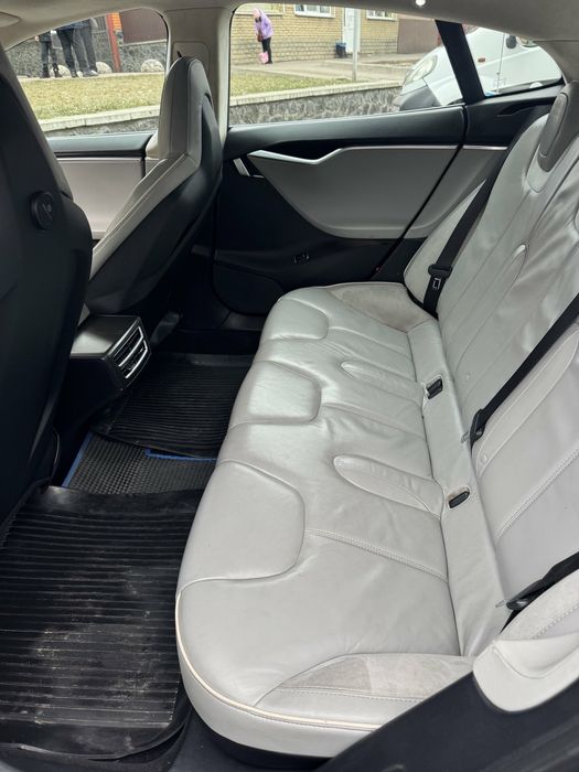 Tesla model S perfomens 85KW