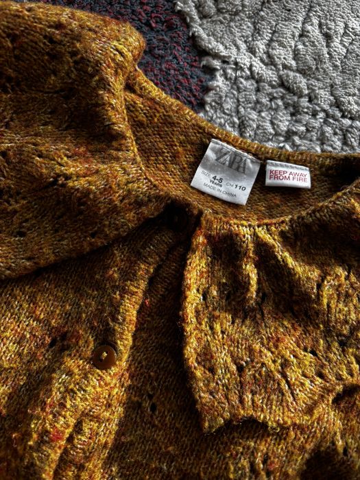 Sweterek ZARA r. 110 – ciepły, musztardowy, zapinany