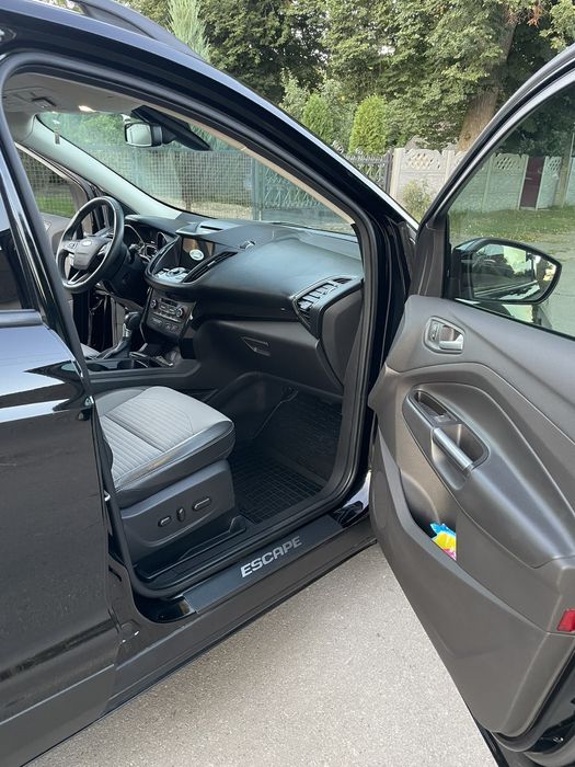 Продам Ford Escape