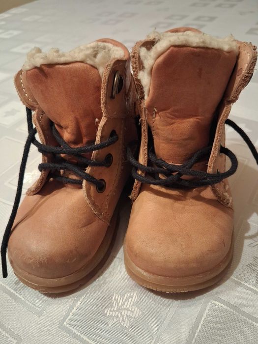 Buty dziecięce w naturalnym kolorze skóry