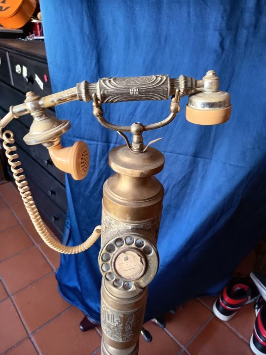 Telefone muito antigo