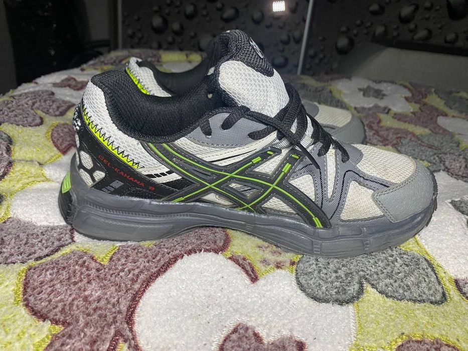 Продам кросівки Asics