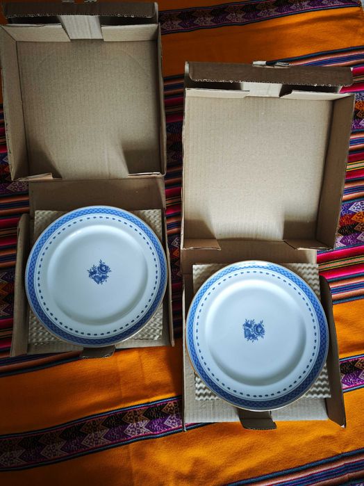 Serviço de mesa em porcelana portuguesa Vista Alegre em perfeito estado