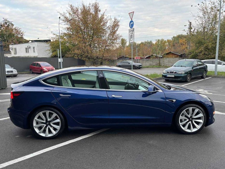 Продам Tesla Model 3 2020