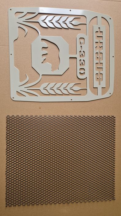 Grill / siatka maski Ursus c360/c330 z Niedzwiedziem