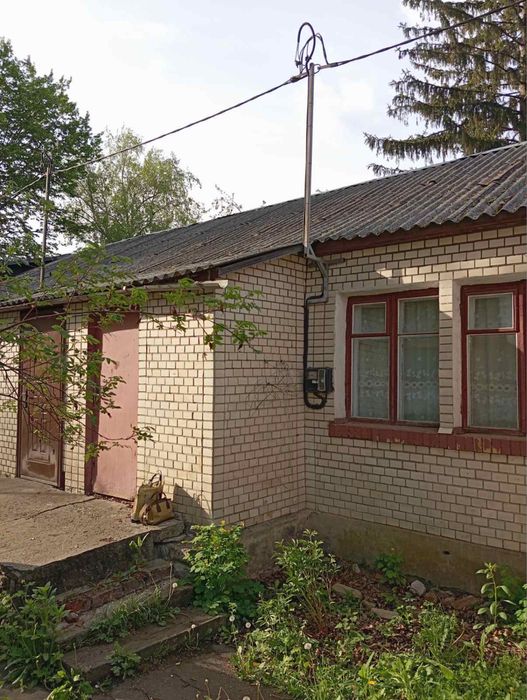 Продаж частини жилого приміщення та земельної ділянки 21 м2 для будівництва гаража