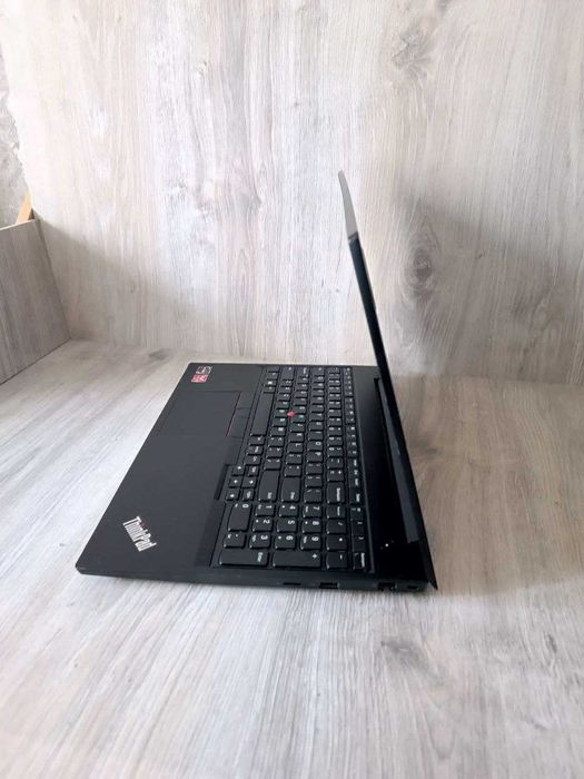 Ноутбук Lenovo ThinkPad Ryzen 7 8 по 4Ghz 16GB SSD 256GB FHD Ultrabook