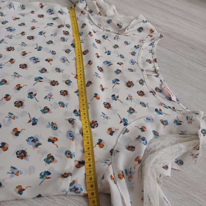 Bluzka w kwiatki z koronką Camaieu M 38 10