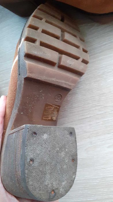 Botas castanhas madeira com franja 35