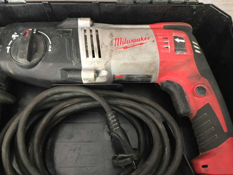 Berbequim Milwaukee elétrico SDS Plus