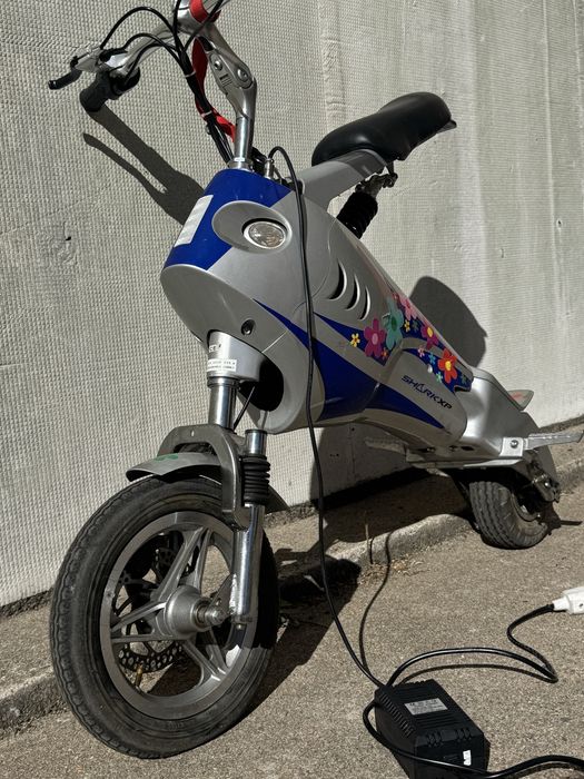 Mini Scooter Elétrica Shark XP 300W com banco – Pouquíssimo uso