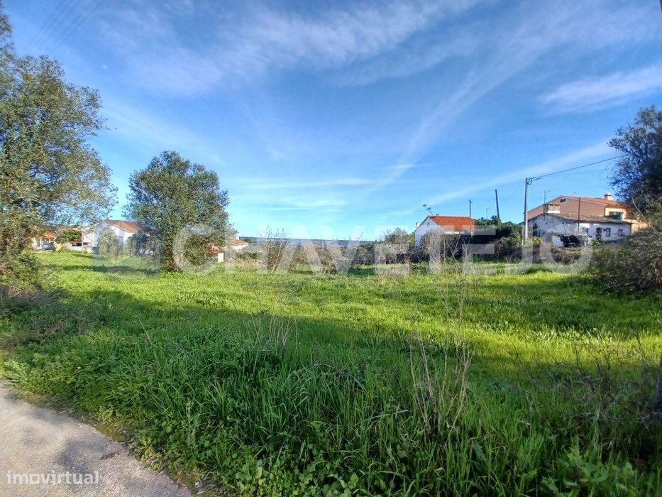 Terreno misto para construção a 5 minutos de praias fluviais.