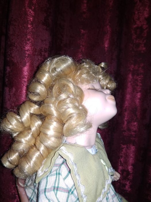 Керамическая куколка из серии "поцелуй"