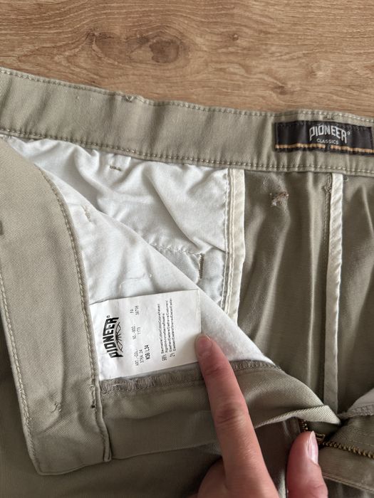 Nowe męskie letnie jasne spodnie pioneer