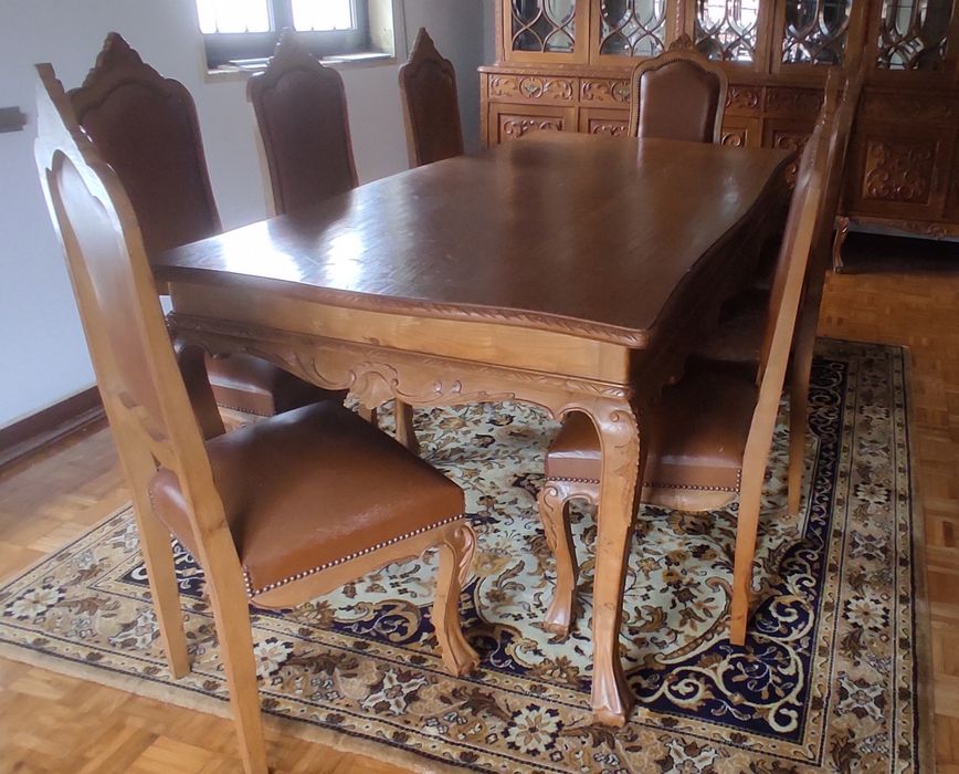 Mesa de jantar e  cadeiras