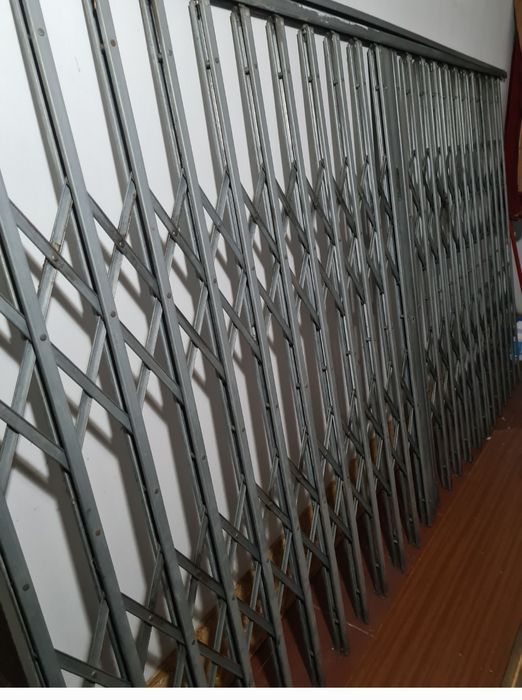 Grades e porta de protecção