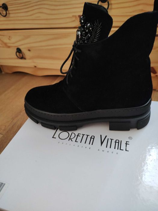 Жіночі ботильони Loretta Vitale з натуральної замші, в 39 розмірі