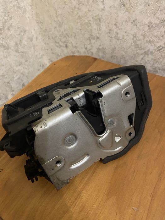 Замок передней правой двери BMW E90