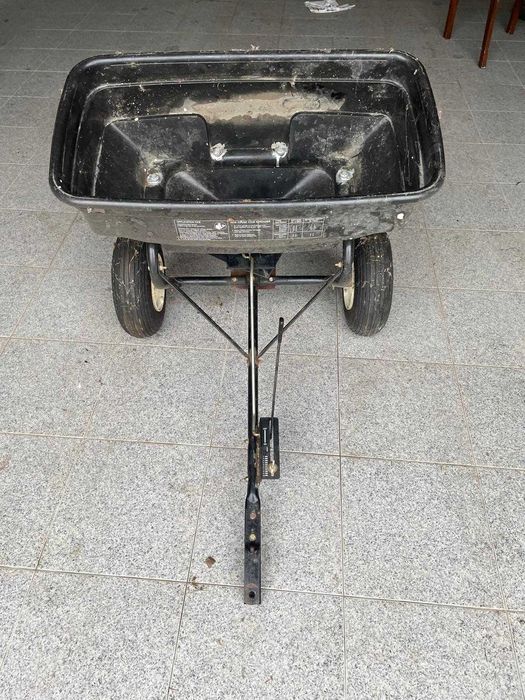 ADUBADOR para relvado