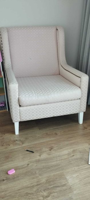 Cadeirão Forrado Rosa Clássico