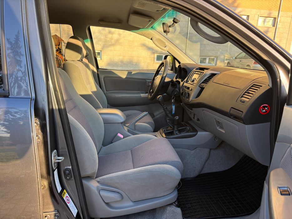 Toyota Hilux 4WD 5 lugares - 2011