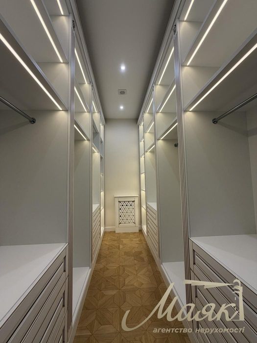 Продаж будинку площею 418,6 м² з виходом до води на ділянці 50 соток у КМ Dream Village, с. Лебедівка