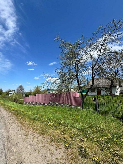 Продаж земельної ділянки з будинком в туристичній лок.