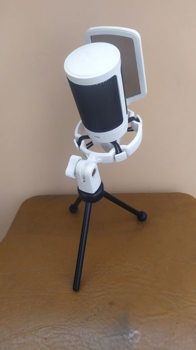 USB-микрофон Fifine A6TW.