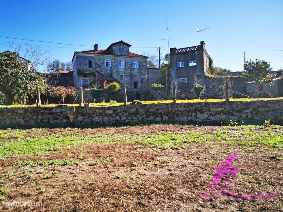 Encanto Rural: Casa em Pedra com Adega e Acesso ao Rio
