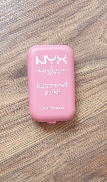 Nowy róż NYX nr 08