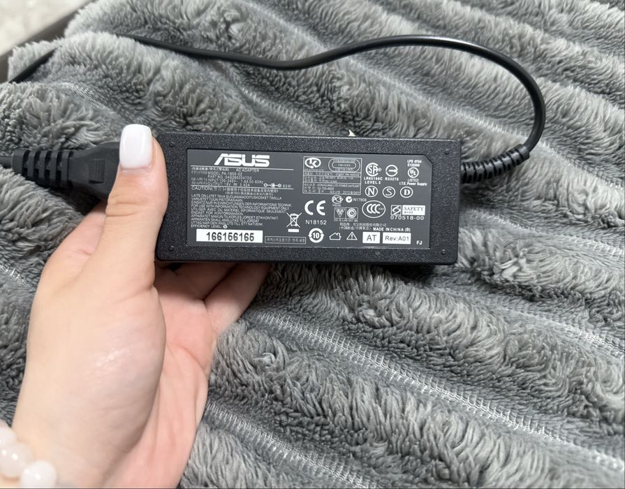 ASUS VivoBook X512UF