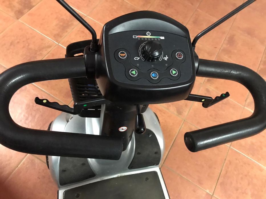 Scooter Mobilidade - Invacare Leo (Motor Avariado)