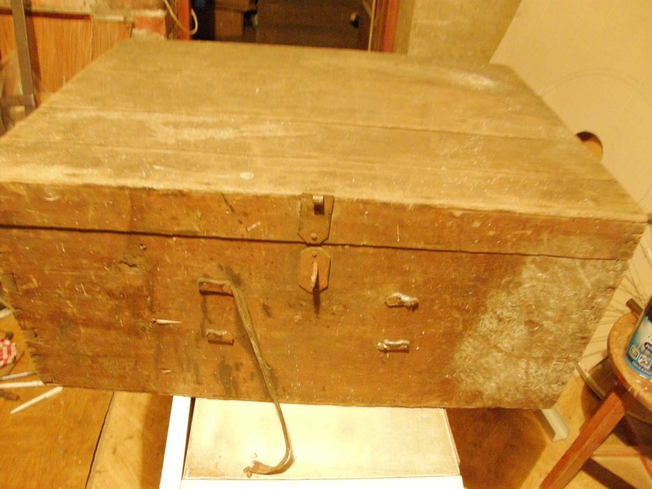 Skrzynia drewniana .