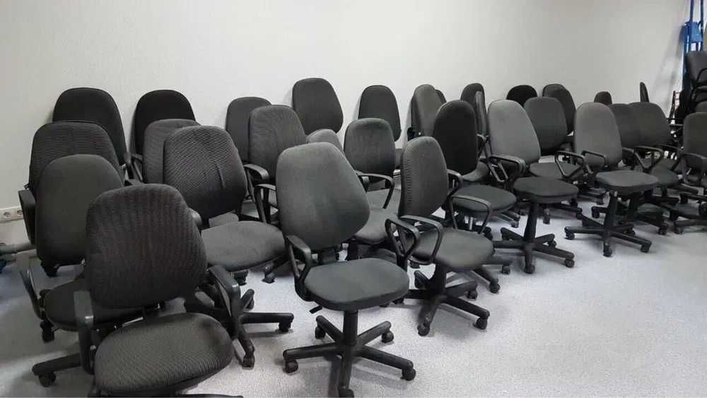 Розпродаж з офісу стелажи,тумби,столи, крісла,стільці,оргтехніка