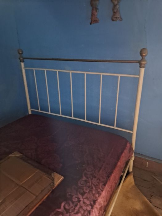 Camas em ferro em bom estado