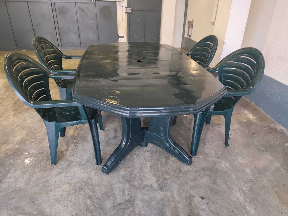 Mesa de exterior extensiva + 4 cadeiras