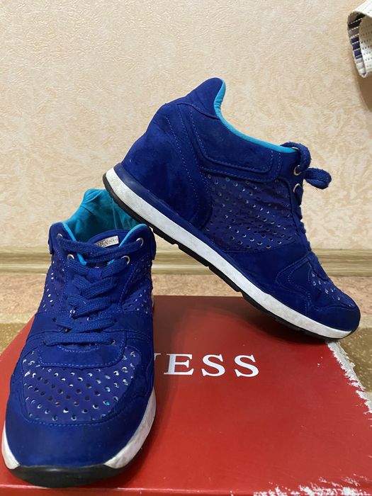 Кроссовки женские GUESS