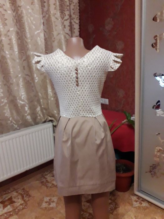 Сукня бежева жіноча