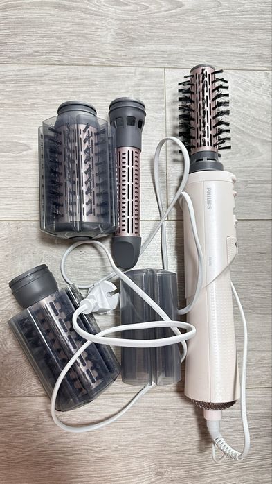 Продам  Фен-щетка Philips