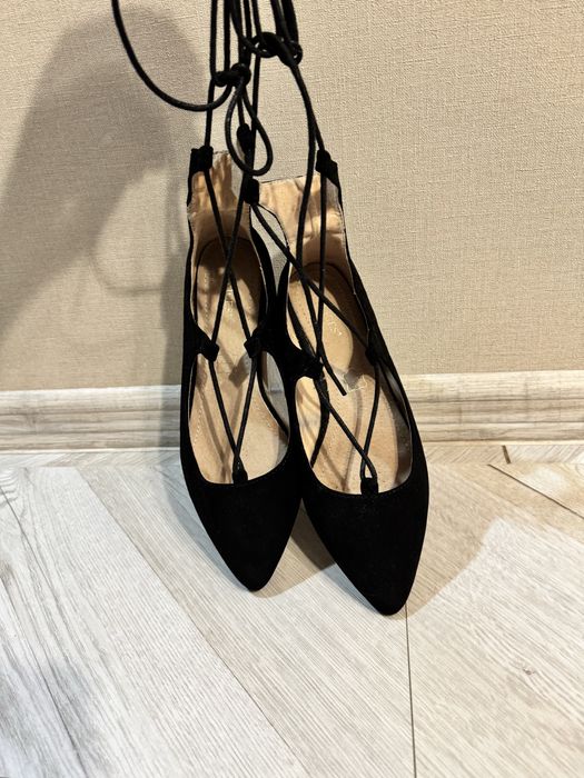 Чорні замшеві туфлі-човники