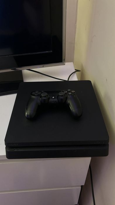 Konsola PlayStation 4 Slim (PS4) czarna + Pad DualShock 4