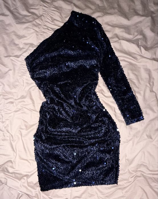 Ефектна сукня для вечірок в паєтках