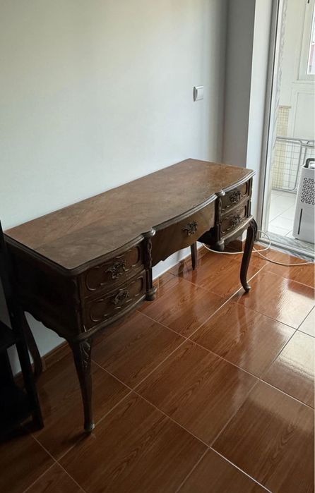 Secretária clássica em madeira maciça