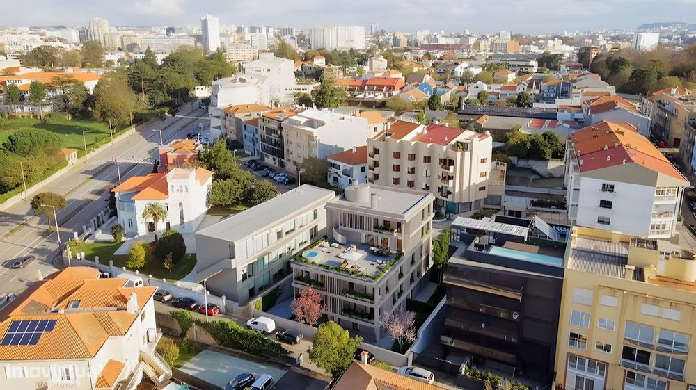 Apartamento T3 em Condomínio de Luxo junto à Av. Marechal -Boavista