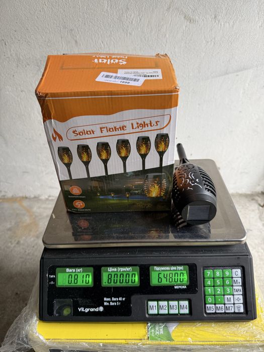 Ліхтарики на сонячній панелі,на вагу