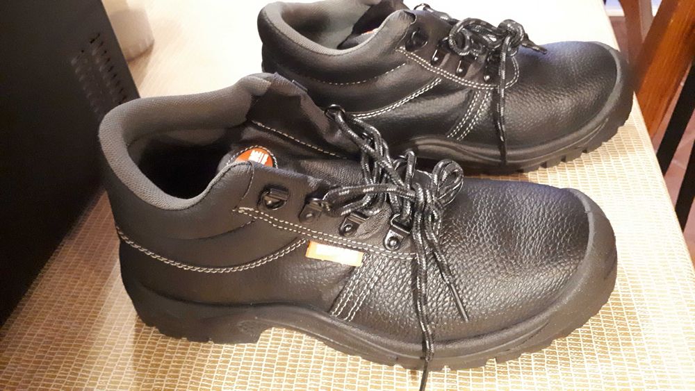 Sapatos de trabalho (Novos)