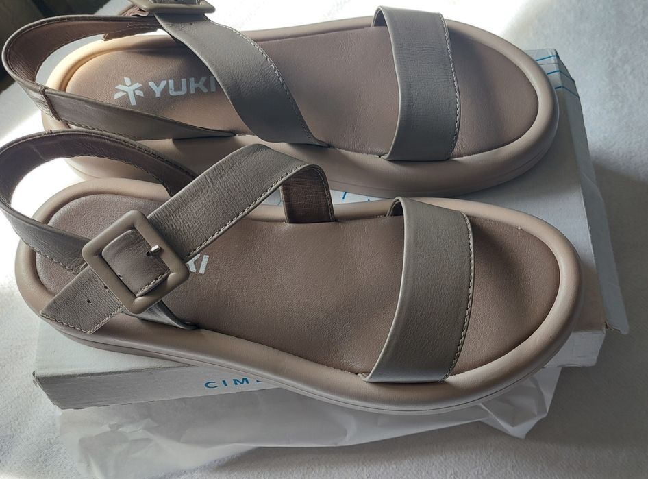 Босоніжкі беж .шкіра .41 нові