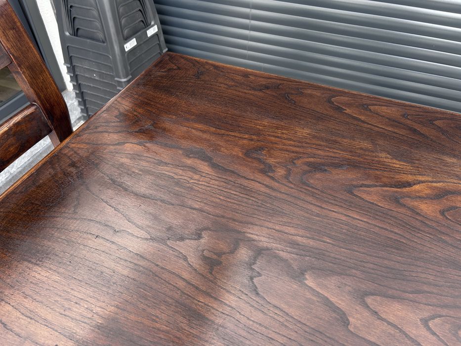 Mesa e cadeiras madeira de castanho maciça