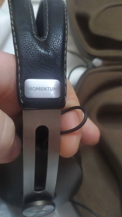 Наушники Sennheiser Momentum.
